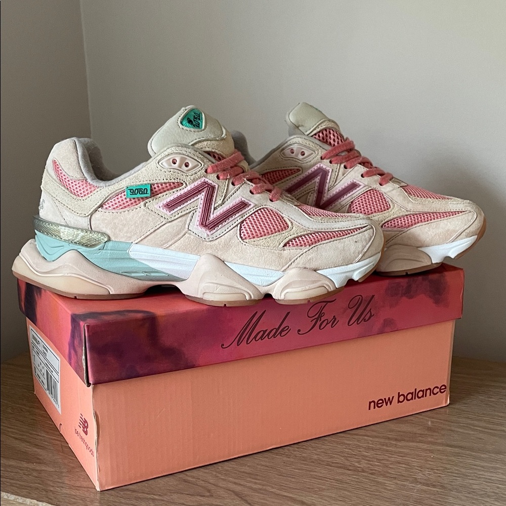 New Balance Women's 
Joe Freshgoods x 9060 'Penny Cookie Pink'